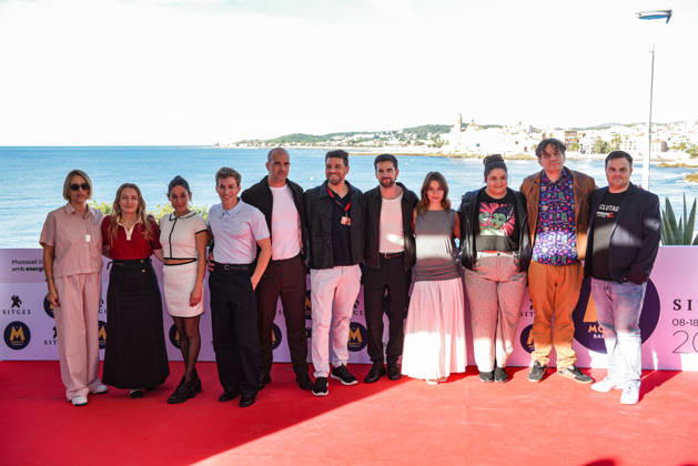 Photocall for the film *Apocalipsis Z: Nuevo Mundo* at the Sitges Film Festival. Director Carles Torrens and actors Carlos Alcaide (5d) and Júlia Martínez (4d) during the photocall for the film *Apocalipsis Z: Nuevo Mundo* at the Sitges Film Festival, on October 10, 2026, in Sitges, Barcelona, Catalonia, Spain. The film is the sequel to *Apocalipsis Z: The Beginning of the End*, and is based on the trilogy by Galician author Manel Loureiro. October 10, 2026, Sitges, Barcelona, Catalonia, Spain  Copyright: xAlbertoxParedesx 7834525