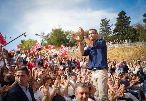 Pedro Sánchez Participates in the First Pre-Campaign Event in Dos Hermanas, Seville. Photo of the PSOE Secretary-General and Prime Minister, Pedro Sánchez, at the first pre-campaign event for the November 29 elections. October 10, 2026, in Dos Hermanas, Seville, Andalusia, Spain The event was also attended by the Secretary-General of the PSOE in Andalusia, María Jesús Montero, and the mayor of Dos Hermanas and Secretary of Organization for the PSOE in Andalusia, Francisco Rodríguez October 10, 2026 María José Ló Dos Hermanas, Seville Dos Hermanas, Seville, Spain  Copyright: xMariaxJosÃ xLopezx 7834561