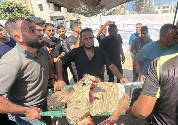 Palestinians Transport Dead and Wounded Following Israeli Airstrike in Gaza City Palestinians transport the bodies of people killed and others wounded to al-Shifa Hospital in Gaza City, on October 10, 2026, following an Israeli airstrike targeting a group of Palestinians in the western part of the city. Photo by Mohammed Salha apaimages Gaza Gaza Strip Palestinian Territory 101026_Gaza_MS_00(7) Copyright: xapaimagesxMohammedxSalhax xapaimagesx