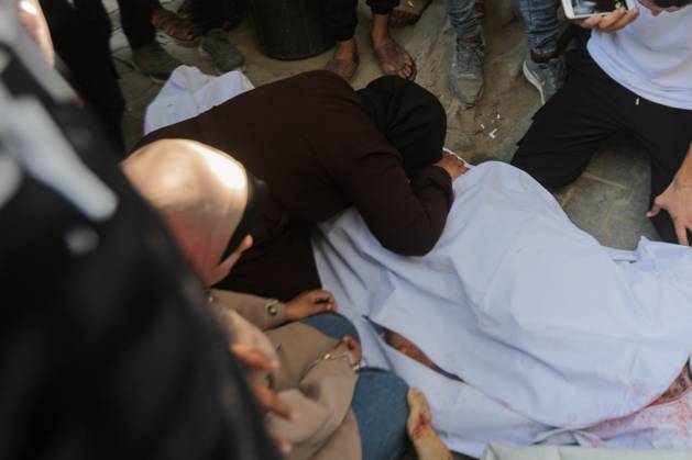RECORD DATE NOT STATED Palestinians Targeted in Western Gaza City (INT) Palestinians Targeted in Western Gaza City. OCTOBER 10, 2026, Gaza, Palestine: A group of Palestinians was targeted in western Gaza City. Further details about casualties were not immediately available. Credit: Hashem Zimmo TheNews2(Foto: Hashem Zimmo Thenews2 imago images) Palestinians Targeted in Western Gaza City  Copyright: xHashemxZimmox