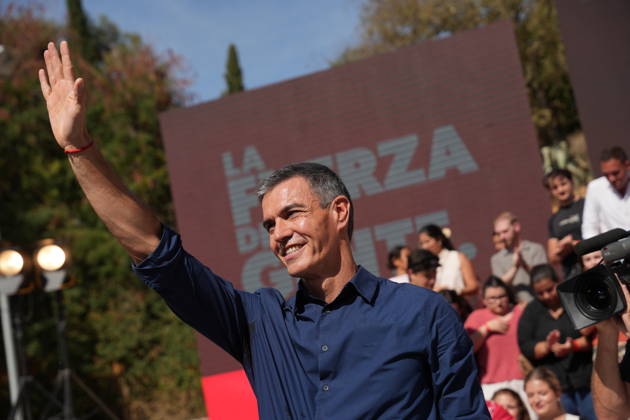 Pedro Sánchez Participates in the First Pre-Campaign Event in Dos Hermanas, Seville. Photo of the PSOE Secretary-General and Prime Minister, Pedro Sánchez, at the first pre-campaign event for the November 29 elections. October 10, 2026, in Dos Hermanas, Seville, Andalusia, Spain The event was also attended by the Secretary-General of the PSOE in Andalusia, María Jesús Montero, and the mayor of Dos Hermanas and Secretary of Organization for the PSOE in Andalusia, Francisco Rodríguez October 10, 2026 María José Ló Dos Hermanas, Seville Dos Hermanas, Seville, Spain  Copyright: xMariaxJosÃ xLopezx 7834646