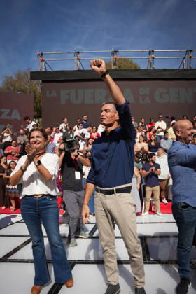 Pedro Sánchez participates in the first pre-campaign event in Dos Hermanas, Seville. Photo of the PSOE Secretary-General and Prime Minister, Pedro Sánchez (c), the PSOE Secretary-General (A), María Jesús Montero (i), and the mayor of Dos Hermanas and PSOE Secretary of Organization (A), Francisco Rodríguez, at the first pre-campaign event for the November 29 elections on October 10, 2026, in Dos Hermanas, Seville, Andalusia, Spain. October 10, 2026. María José Ló. Dos Hermanas, Seville. Dos Hermanas, Seville, Spain.  Copyright: xMariaxJosÃ xLopezx 7834652