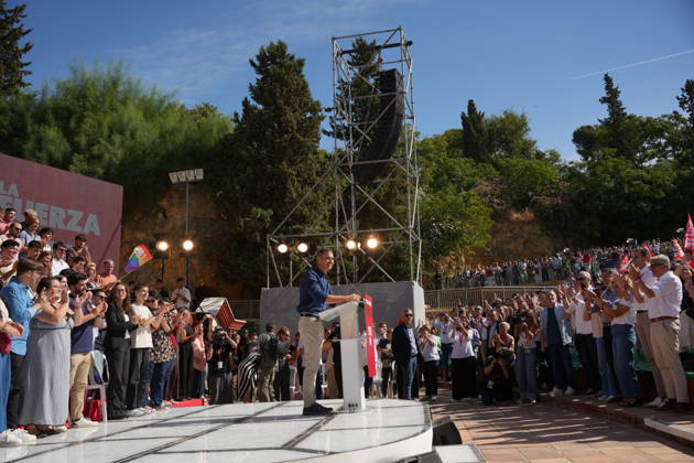 Pedro Sánchez Participates in the First Pre-Campaign Event in Dos Hermanas, Seville. The Secretary-General of the PSOE and Prime Minister, Pedro Sánchez, attended the first pre-campaign event for the November 29 elections on October 10, 2026, in Dos Hermanas, Seville, Andalusia, Spain. The PSOE held its first pre-campaign event today for the general election on November 29 (29N), October 10, 2026. María José Ló, Dos Hermanas, Seville, Dos Hermanas, Seville, Spain  Copyright: xMariaxJosÃ xLopezx 7834681