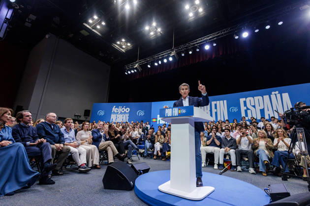 The PP Holds a Pre-Campaign Event at IFEMA Alberto Núnez Feijóo, president of the Popular Party (PP), during a pre-campaign event for the PP at IFEMA on October 10, 2026, in Madrid, Spain. The PP held its first pre-campaign event today for the general elections on November 29 (29N). Feijóo attended this event alongside the president of the Community of Madrid and the mayor of the capital. OCTOBER 10, 2026. Carlos Lujá. Madrid, Madrid, Spain.  Copyright: xCarlosxLujanx 7834704
