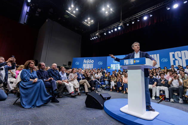 The PP Holds a Pre-Campaign Event at IFEMA Alberto Núnez Feijóo, president of the Popular Party (PP), during a pre-campaign event for the PP at IFEMA on October 10, 2026, in Madrid, Spain. The PP held its first pre-campaign event today for the general elections on November 29 (29N). Feijóo attended this event alongside the president of the Community of Madrid and the mayor of the capital. OCTOBER 10, 2026. Carlos Lujá. Madrid, Madrid, Spain.  Copyright: xCarlosxLujanx 7834706