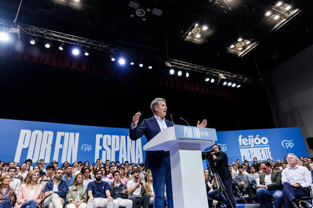 The PP Holds a Pre-Campaign Event at IFEMA Alberto Núnez Feijóo, president of the Popular Party (PP), during a pre-campaign event for the PP at IFEMA on October 10, 2026, in Madrid, Spain. The PP held its first pre-campaign event today for the general elections on November 29 (29N). Feijóo attended this event alongside the president of the Community of Madrid and the mayor of the capital. OCTOBER 10, 2026. Carlos Lujá. Madrid, Madrid, Spain. Copyright: xCarlosxLujanx 7834718