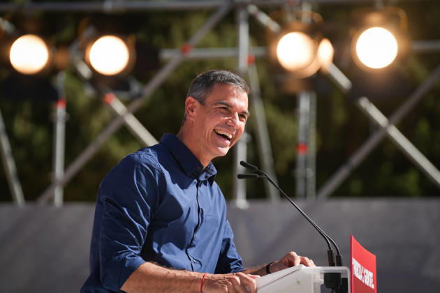 Pedro Sánchez Participates in the First Pre-Campaign Event in Dos Hermanas, Seville. The Secretary-General of the PSOE and Prime Minister, Pedro Sánchez, took part in the first pre-campaign event for the November 29 elections on October 10, 2026, in Dos Hermanas, Seville, Andalusia, Spain. The PSOE held its first pre-campaign event today for the general election on November 29 (29N), October 10, 2026. María José Ló, Dos Hermanas, Seville, Dos Hermanas, Seville, Spain  Copyright: xMariaxJosÃ xLopezx 7834728