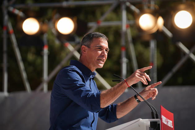 Pedro Sánchez Participates in the First Pre-Campaign Event in Dos Hermanas, Seville. The Secretary-General of the PSOE and Prime Minister, Pedro Sánchez, took part in the first pre-campaign event for the November 29 elections on October 10, 2026, in Dos Hermanas, Seville, Andalusia, Spain. The PSOE held its first pre-campaign event today for the general election on November 29 (29N), October 10, 2026. María José Ló, Dos Hermanas, Seville, Dos Hermanas, Seville, Spain  Copyright: xMariaxJosÃ xLopezx 7834729