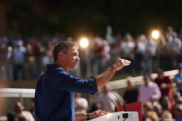 Pedro Sánchez Participates in the First Pre-Campaign Event in Dos Hermanas, Seville. The Secretary-General of the PSOE and Prime Minister, Pedro Sánchez, attended the first pre-campaign event for the November 29 elections on October 10, 2026, in Dos Hermanas, Seville, Andalusia, Spain. The PSOE held its first pre-campaign event today for the general election on November 29 (29N), October 10, 2026. María José Ló, Dos Hermanas, Seville, Dos Hermanas, Seville, Spain  Copyright: xMariaxJosÃ xLopezx 7834770