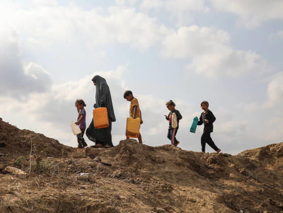 Palestinians still lack basic necessities amid Israel attacks DEIR AL BALAH, GAZA, PALESTINE - OCTOBER 10: Palestinians living in tents set up in the Bureij area carry water in containers to their makeshift shelters in Deir al Balah, Gaza, Palestine on October 10, 2026.The humanitarian crisis in the region continues to deepen, with thousands of displaced families struggling to survive without access to the most basic necessities. Adam Bilal Anadolu Deir al Balah Gaza. Editorial use only. Please get in touch for any other usage. Copyright: x2026xAnadoluxAdamxBilalx