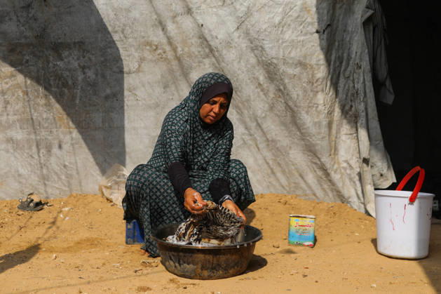 Palestinians still lack basic necessities amid Israel attacks DEIR AL BALAH, GAZA, PALESTINE - OCTOBER 10: Palestinians living in tents set up in the Bureij area carry water in containers to their makeshift shelters in Deir al Balah, Gaza, Palestine on October 10, 2026.The humanitarian crisis in the region continues to deepen, with thousands of displaced families struggling to survive without access to the most basic necessities. Adam Bilal Anadolu Deir al Balah Gaza. Editorial use only. Please get in touch for any other usage. Copyright: x2026xAnadoluxAdamxBilalx