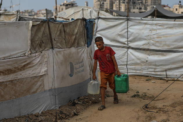 Palestinians still lack basic necessities amid Israel attacks DEIR AL BALAH, GAZA, PALESTINE - OCTOBER 10: Palestinians living in tents set up in the Bureij area carry water in containers to their makeshift shelters in Deir al Balah, Gaza, Palestine on October 10, 2026.The humanitarian crisis in the region continues to deepen, with thousands of displaced families struggling to survive without access to the most basic necessities. Adam Bilal Anadolu Deir al Balah Gaza. Editorial use only. Please get in touch for any other usage. Copyright: x2026xAnadoluxAdamxBilalx