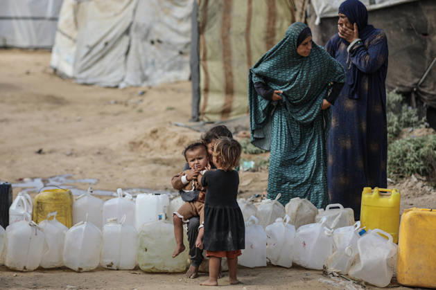 Palestinians still lack basic necessities amid Israel attacks DEIR AL BALAH, GAZA, PALESTINE - OCTOBER 10: Palestinians living in tents set up in the Bureij area carry water in containers to their makeshift shelters in Deir al Balah, Gaza, Palestine on October 10, 2026.The humanitarian crisis in the region continues to deepen, with thousands of displaced families struggling to survive without access to the most basic necessities. Adam Bilal Anadolu Deir al Balah Gaza. Editorial use only. Please get in touch for any other usage. Copyright: x2026xAnadoluxAdamxBilalx