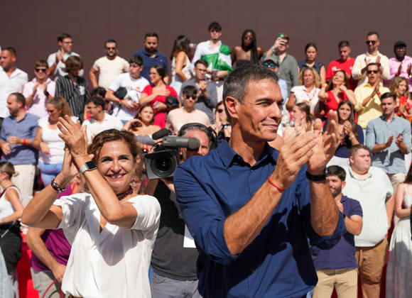 Pedro Sánchez participates in the first pre-campaign event in Dos Hermanas, Seville. The secretary-general of the PSOE A, María Jesús Montero i, and the General Secretary of the PSOE and Prime Minister, Pedro Sánchez, at the first pre-campaign event for the November 29 elections on October 10, 2026, in Dos Hermanas, Seville, Andalusia, Spain October 10, 2026 María José Ló Dos Hermanas, Seville Dos Hermanas, Seville Spain  Copyright: xMariaxJosÃ xLopezx 7834774