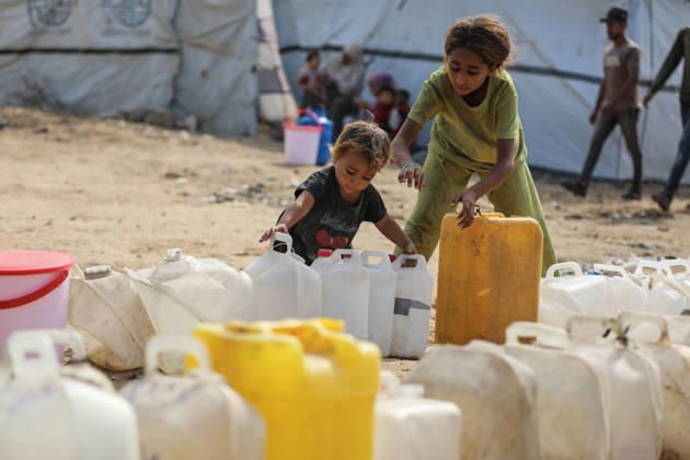 Palestinians still lack basic necessities amid Israel attacks DEIR AL BALAH, GAZA, PALESTINE - OCTOBER 10: Palestinians living in tents set up in the Bureij area carry water in containers to their makeshift shelters in Deir al Balah, Gaza, Palestine on October 10, 2026.The humanitarian crisis in the region continues to deepen, with thousands of displaced families struggling to survive without access to the most basic necessities. Adam Bilal Anadolu Deir al Balah Gaza. Editorial use only. Please get in touch for any other usage. Copyright: x2026xAnadoluxAdamxBilalx