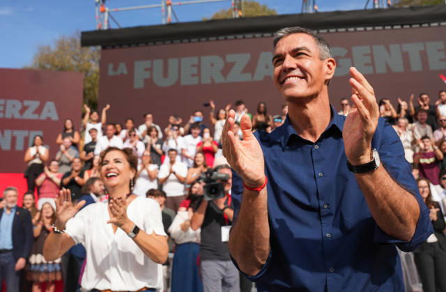 Pedro Sánchez participates in the first pre-campaign event in Dos Hermanas, Seville. The secretary-general of the PSOE A, María Jesús Montero i, and the General Secretary of the PSOE and Prime Minister, Pedro Sánchez, at the first pre-campaign event for the November 29 elections on October 10, 2026, in Dos Hermanas, Seville, Andalusia, Spain October 10, 2026 María José Ló Dos Hermanas, Seville Dos Hermanas, Seville Spain  Copyright: xMariaxJosÃ xLopezx 7834776