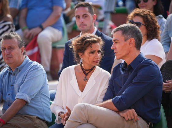 Pedro Sánchez participates in the first pre-campaign event in Dos Hermanas, Seville. The Secretary General of the PSOE, María Jesús Montero, and the General Secretary of the PSOE and Prime Minister, Pedro Sánchez, at the first pre-campaign event for the November 29 elections on October 10, 2026, in Dos Hermanas, Seville, Andalusia, Spain October 10, 2026 María José Ló Dos Hermanas, Seville Dos Hermanas, Seville Spain  Copyright: xMariaxJosÃ xLopezx 7834777