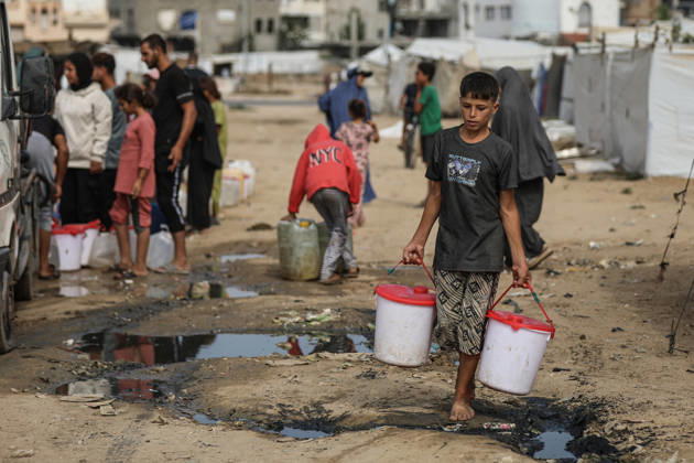 Palestinians still lack basic necessities amid Israel attacks DEIR AL BALAH, GAZA, PALESTINE - OCTOBER 10: Palestinians living in tents set up in the Bureij area carry water in containers to their makeshift shelters in Deir al Balah, Gaza, Palestine on October 10, 2026.The humanitarian crisis in the region continues to deepen, with thousands of displaced families struggling to survive without access to the most basic necessities. Adam Bilal Anadolu Deir al Balah Gaza. Editorial use only. Please get in touch for any other usage. Copyright: x2026xAnadoluxAdamxBilalx