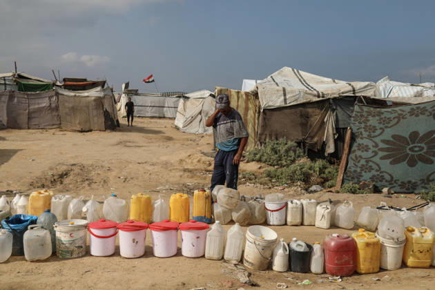 Palestinians still lack basic necessities amid Israel attacks DEIR AL BALAH, GAZA, PALESTINE - OCTOBER 10: Palestinians living in tents set up in the Bureij area carry water in containers to their makeshift shelters in Deir al Balah, Gaza, Palestine on October 10, 2026.The humanitarian crisis in the region continues to deepen, with thousands of displaced families struggling to survive without access to the most basic necessities. Adam Bilal Anadolu Deir al Balah Gaza. Editorial use only. Please get in touch for any other usage. Copyright: x2026xAnadoluxAdamxBilalx