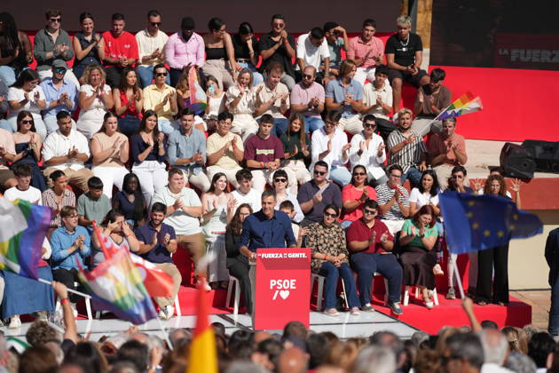 Pedro Sánchez Participates in the First Pre-Campaign Event in Dos Hermanas, Seville. The Secretary-General of the PSOE and President of the Government, Pedro Sánchez, attended the first pre-campaign event for the November 29 elections on October 10, 2026, in Dos Hermanas, Seville, Andalusia, Spain. The event was also attended by the Secretary-General of the PSOE, María Jesús Montero, and the mayor of Dos Hermanas and Secretary of Organization of the PSOE, Francisco Rodríguez. October 10, 2026. María José Ló. Dos Hermanas, Seville. Dos Hermanas, Seville, Spain.  Copyright: xMariaxJosÃ xLopezx 7834802