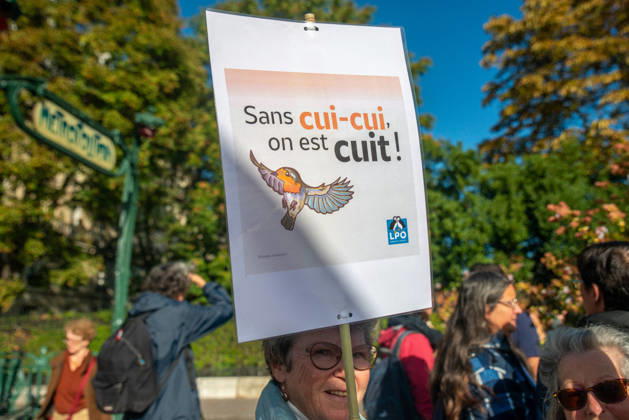 Environmental Activists Protest EU Pesticide Regulation - Paris Environmental organizations including Greenpeace, Cancer Colere, Collectif de soutien aux victimes des pesticides, Confédération paysanne, Avenir Sante Environnement and Medecins du Monde gather at Place de l Europe in Paris, France on October 10, 2026, to oppose the EU s proposed Omnibus X regulation that would extend pesticide approval durations, with activists warning the text would increase exposure to hazardous substances for humans, ecosystems, food and territories. Photo by ABACAPRESS.COM  Copyright: xPrezatxDenis ABACAx
