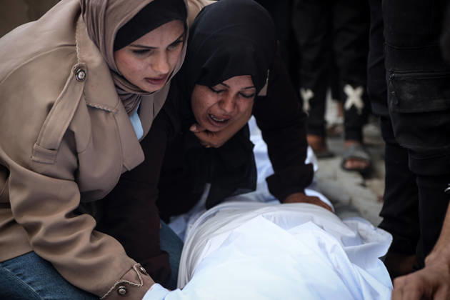 Israeli army continues attacks on Gaza despite ceasefire GAZA CITY, GAZA, PALESTINE - OCTOBER 10: Palestinians mourn after losing their loved ones in an Israeli attack on Gaza City, as Israeli army continues its attacks on the Gaza Strip despite the ceasefire, in Gaza City, Palestine, on October 10, 2026. The bodies of those killed in the attack were brought to Al-Shifa Hospital. Abdalhkem Abu Riash Anadolu Gaza City Gaza. Editorial use only. Please get in touch for any other usage. Copyright: x2026xAnadoluxAbdalhkemxAbuxRiashx