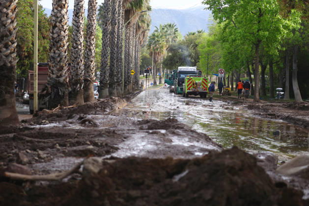 Santiago, October 10, 2026: Roadwork is underway following the flash flood that affected the Las Condes district. Dragomir Yankovic, Aton Chile, Santiago, Chile. Aton 1198329 Copyright: DRAGOMIRxYANKOVIC ATONxCHILE