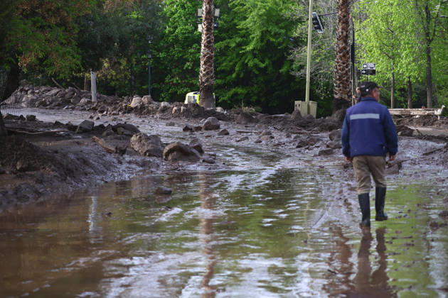 Santiago, October 10, 2026: Roadwork is underway following the flood that affected the Las Condes district. Dragomir Yankovic, Aton Chile, Santiago, Chile. Aton 1198332 Copyright: DRAGOMIRxYANKOVIC ATONxCHILE