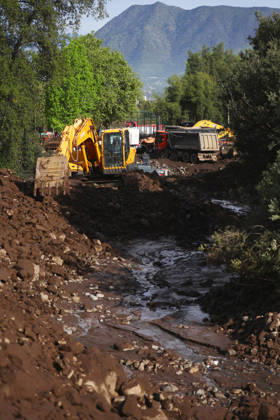 Santiago, October 10, 2026: Roadwork is underway following the flash flood that affected the Las Condes district. Dragomir Yankovic, Aton Chile, Santiago, Chile. Aton 1198316 Copyright: DRAGOMIRxYANKOVIC ATONxCHILE