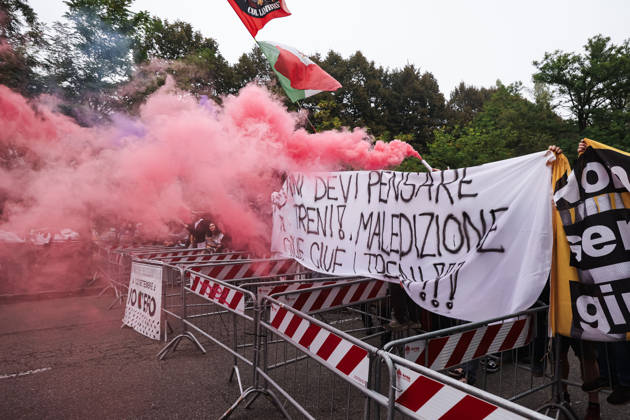 IPA89501915 - Milan: A rally organized by the Lega under the slogan A Safer Milan, Stop the Social Centers against the Lambretta Social Center on Via Rizzoli. Pictured: Protests during the demonstration Copyright: xAlessandroxBremecx xx IPA89501915