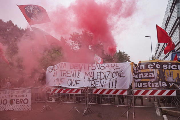 IPA89501916 - Milan: A rally organized by the Lega under the slogan A Safer Milan, Stop the Social Centers against the Lambretta Social Center on Via Rizzoli. In the photo: Protests during the demonstration Copyright: xAlessandroxBremecx xx IPA89501916