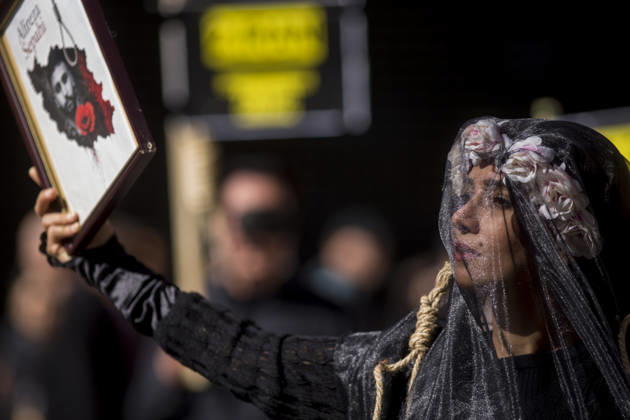 Protest in Madrid on the Day Against the Death Penalty - 10 Oct 2026 A woman holds a portrait, wearing a veil on her head during a rally against the death penalty in Callao Square in central Madrid. World Day Against the Death Penalty has been observed every October 10th since 2003. Madrid Spain Copyright: xLuisxSotox xSOPAxImagesx LSOTODCPM06