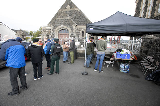 Police remain at Drumcree Church after Orange Order march ban PORTADOWN, NORTHERN IRELAND - OCTOBER 10: Police remain stationed outside Drumcree Church following the end of the Garvaghy Road standoff after Northern Ireland Secretary of State Chris Bryant banned the Orange Order march in Portadown, County Armagh, Northern Ireland, on October 10, 2026. Bryant said the decision was made in the interests of peace after talks between the Portadown District Lodge and Garvaghy Road residents failed to reach an agreement. Conor Mcccaughley Anadolu Portadown Ireland. Editorial use only. Please get in touch for any other usage. Copyright: x2026xAnadoluxConorxMcccaughleyx