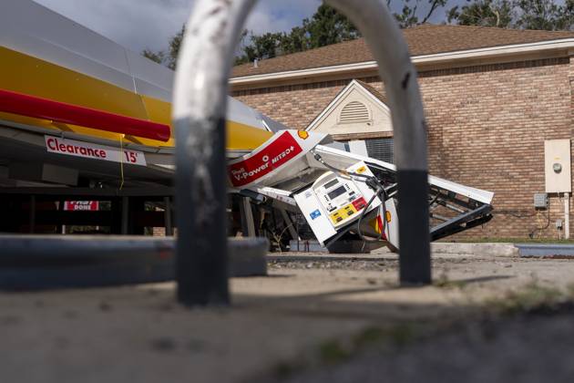 October 10, 2026, Gulf Shores, Fl, USA: A Shell gas station is collapsed after Hurricane Isaias came ashore..Hurricane Isaias made landfall Friday, October 9 along the U.S. Gulf coast. Gulf Shores USA - ZUMAs197 20261010_aaa_s197_029 Copyright: xJenxGolbeckx