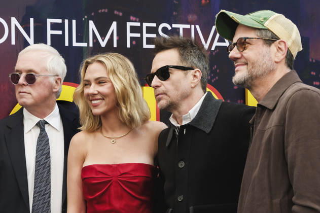 Brad Bird, Scarlett Johansson, Sam Rockwell, and Michael Giacchino at the premiere of the Netflix animated film *Ray Gunn* at the 70th BFI London Film Festival 2026 at the Royal Festival Hall in London, October 10, 2026 Foto:xJ.xEdwardsx xFuturexImagex gunn_6027