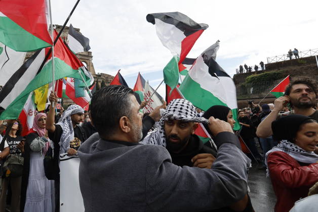 October 10, 2026, Rome, ITALY: People participate in a protest organized by the Palestinian Students Movement for Palestine in Rome, Italy, 10 October 2026 . ANSA FABIO FRUSTACI Rome ITALY  - ZUMAa110 20261010_zaf_a110_019 Copyright: xFabioxFrustacix