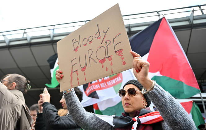 Demonstrators march in Brussels to commemorate Palestinians who lost their lives in Gaza BRUSSELS, BELGIUM - OCTOBER 10: Hundreds of demonstrators gather outside Brussels-Midi railway station before marching toward the Israeli Embassy to commemorate Palestinians who lost their lives in Gaza and call for political measures against Israel, in Brussels, Belgium, on October 10, 2026. Dursun Aydemir Anadolu Brussels Belgium. Editorial use only. Please get in touch for any other usage. Copyright: x2026xAnadoluxDursunxAydemirx