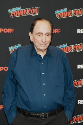 October 10, 2026, New York, New York, USA: Author R.L. STINE stands for a photo as Tubi presents R.L. Stine s Pumpkin 2 at the 2026 NY Comic Con at the Javits Center on October 10, 2026 in New York. New York USA  - ZUMAb148 20261010_zap_b148_022 Copyright: xBryanxSmithx