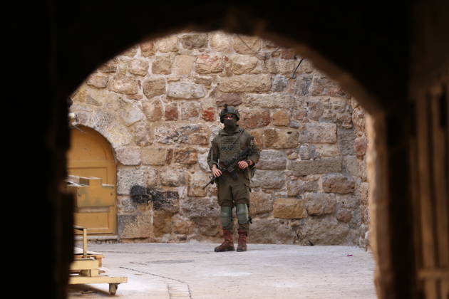 Israeli settlers raid Hebron in the West Bank HEBRON, PALESTINE, WEST BANK - OCTOBER 10: Israeli settlers, under the protection of Israeli forces, raid the Old City area of Hebron in the southern West Bank, Palestine, on October 10, 2026. During the raid, Israeli forces block entry and exit points, restricting the movement of Palestinians in the area. Wisam Hashlamoun Anadolu Hebron West Bank. Editorial use only. Please get in touch for any other usage.  Copyright: x2026xAnadoluxWisamxHashlamounx