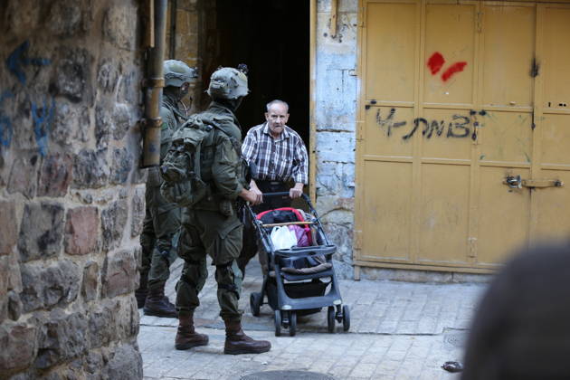 Israeli settlers raid Hebron in the West Bank HEBRON, PALESTINE, WEST BANK - OCTOBER 10: Israeli settlers, under the protection of Israeli forces, raid the Old City area of Hebron in the southern West Bank, Palestine, on October 10, 2026. During the raid, Israeli forces block entry and exit points, restricting the movement of Palestinians in the area. Wisam Hashlamoun Anadolu Hebron West Bank. Editorial use only. Please get in touch for any other usage.  Copyright: x2026xAnadoluxWisamxHashlamounx