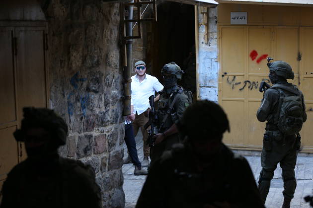 Israeli settlers raid Hebron in the West Bank HEBRON, PALESTINE, WEST BANK - OCTOBER 10: Israeli settlers, under the protection of Israeli forces, raid the Old City area of Hebron in the southern West Bank, Palestine, on October 10, 2026. During the raid, Israeli forces block entry and exit points, restricting the movement of Palestinians in the area. Wisam Hashlamoun Anadolu Hebron West Bank. Editorial use only. Please get in touch for any other usage.  Copyright: x2026xAnadoluxWisamxHashlamounx