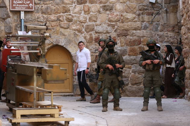 Israeli settlers raid Hebron in the West Bank HEBRON, PALESTINE, WEST BANK - OCTOBER 10: Israeli settlers, under the protection of Israeli forces, raid the Old City area of Hebron in the southern West Bank, Palestine, on October 10, 2026. During the raid, Israeli forces block entry and exit points, restricting the movement of Palestinians in the area. Wisam Hashlamoun Anadolu Hebron West Bank. Editorial use only. Please get in touch for any other usage.  Copyright: x2026xAnadoluxWisamxHashlamounx