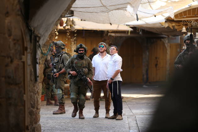 Israeli settlers raid Hebron in the West Bank HEBRON, PALESTINE, WEST BANK - OCTOBER 10: Israeli settlers, under the protection of Israeli forces, raid the Old City area of Hebron in the southern West Bank, Palestine, on October 10, 2026. During the raid, Israeli forces block entry and exit points, restricting the movement of Palestinians in the area. Wisam Hashlamoun Anadolu Hebron West Bank. Editorial use only. Please get in touch for any other usage.  Copyright: x2026xAnadoluxWisamxHashlamounx