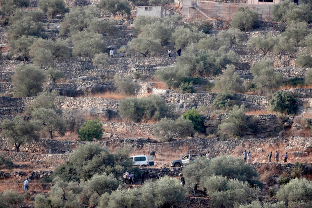 Israeli settlers attack Palestinians harvesting olives in West Bank RAMALLAH, PALESTINE - OCTOBER 10: Israeli settlers attack Palestinians harvesting olives in the village of Deir Abu Mashal, northwest of Ramallah in the West Bank, Palestine, on October 10, 2026. Israeli forces arriving at the scene intervene against Palestinians with tear gas, preventing them from continuing the olive harvest. Issam Rimawi Anadolu Ramallah West Bank. Editorial use only. Please get in touch for any other usage. Copyright: x2026xAnadoluxIssamxRimawix