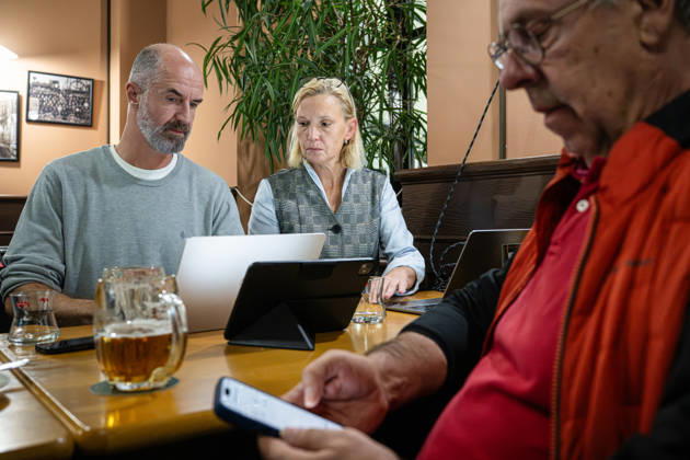 The two-day elections to municipal assemblies ended in the Czech Republic together with the first round of the elections to one-third of the Senate, at 2:00 p.m. on October 10, 2026. On the photo from left: Deputy Mayor for Investments Lukas Radek (TOP 09) and Mayor Pavlina Springerova (Hradec Democratic Club) at the campaign team of the Hradec Democratic Club (HDK) and TOP 09 (with the support of the Hradec Teachers Association) in Hradec Kralove. (CTKxPhoto DavidxTanecek) CTKPhotoP2026101005227  CTKPhotoP2026101005227
