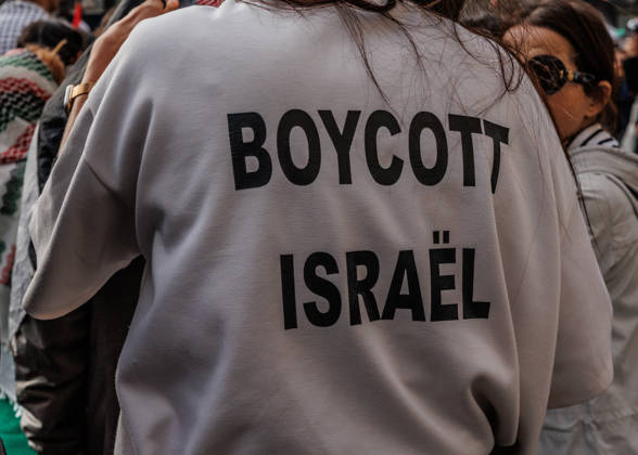 October 10, 2026: La France Insoumise has called for participation in the demonstration against the genocide in Gaza and in support of the Palestinian people. The demonstration will begin at 2 p.m. at Place de la Ro publique in Paris.  - ZUMAs287 20261010_zip_s287_012 Copyright: xSadakxSouicix