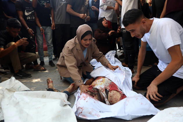Palestinians Mourn Victims of Israeli Attack in Gaza City Palestinians mourn beside the bodies of their loved ones at al-Shifa Hospital in Gaza City, on October 10, 2026, after they were killed in an Israeli attack. The attack comes as the Israeli army continues its strikes across the Gaza Strip despite a ceasefire. Photo by Mohammed Salha apaimages Gaza Gaza Strip Palestinian Territory 101026_Gaza_MS_00(12) Copyright: xapaimagesxMohammedxSalhax xapaimagesx