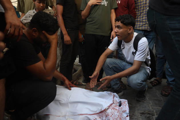 Palestinians Mourn Victims of Israeli Attack in Gaza City Palestinians mourn beside the bodies of their loved ones at al-Shifa Hospital in Gaza City, on October 10, 2026, after they were killed in an Israeli attack. The attack comes as the Israeli army continues its strikes across the Gaza Strip despite a ceasefire. Photo by Mohammed Salha apaimages Gaza Gaza Strip Palestinian Territory 101026_Gaza_MS_00(6) Copyright: xapaimagesxMohammedxSalhax xapaimagesx