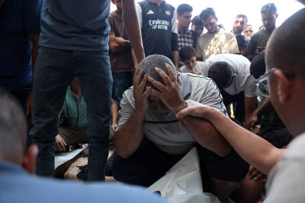 Palestinians Mourn Victims of Israeli Attack in Gaza City Palestinians mourn beside the bodies of their loved ones at al-Shifa Hospital in Gaza City, on October 10, 2026, after they were killed in an Israeli attack. The attack comes as the Israeli army continues its strikes across the Gaza Strip despite a ceasefire. Photo by Mohammed Salha apaimages Gaza Gaza Strip Palestinian Territory 101026_Gaza_MS_00(7) Copyright: xapaimagesxMohammedxSalhax xapaimagesx