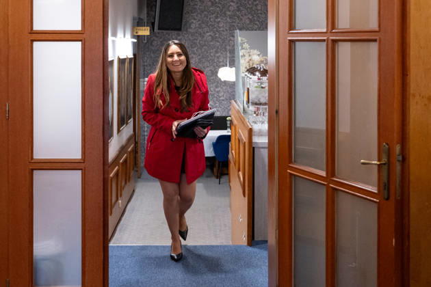 The two-day elections to municipal assemblies ended in the Czech Republic together with the first round of the elections to one-third of the Senate, at 2:00 p.m. on October 10, 2026. On the photo: Jana Hulkova, a candidate for the Senate, arrives at the ANO movement s campaign headquarters in Hradec Kralove. (CTKxPhoto DavidxTanecek) CTKPhotoP2026101004535  CTKPhotoP2026101004535